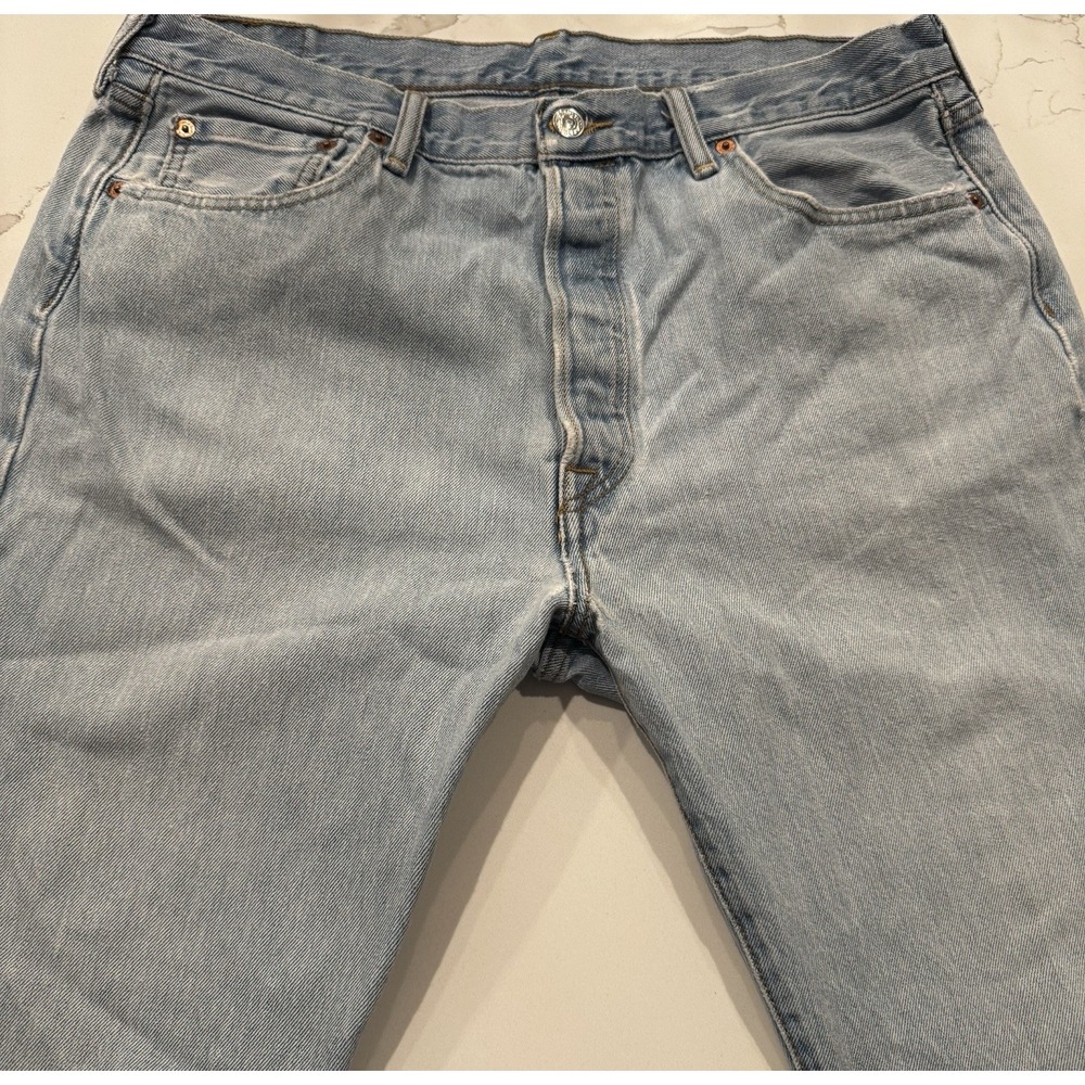 VTG Levi's 501 Jeans Straight Men's Size 36x35 Light Wash Vintage Y2K‎